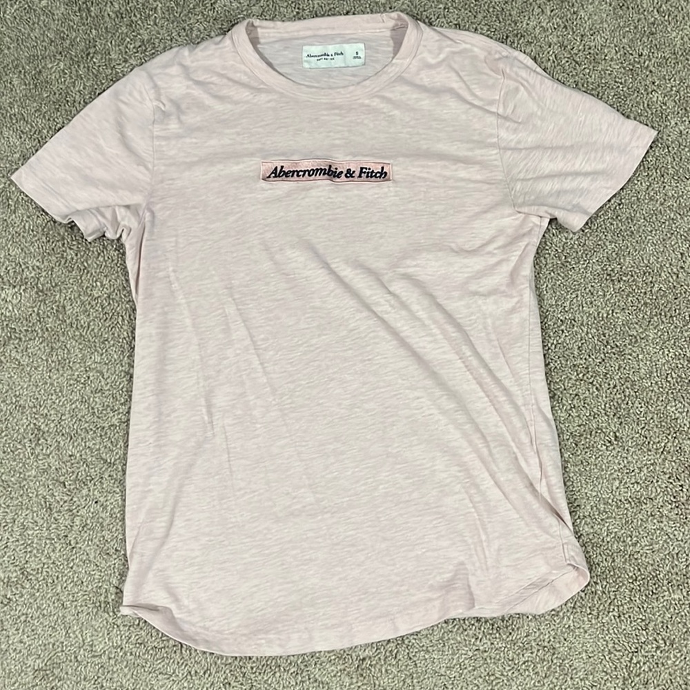 Abercrombie and fitch small light pink men’s barely worn tee shirt.